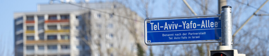 Kommunen, Verkehr, Städtepartnerschaft, Israel, Enthüllung Straßenschild „Tel-Aviv-Yafo-Allee“ mit Oberbürgermeister Martin Horn am 23.11.2021.